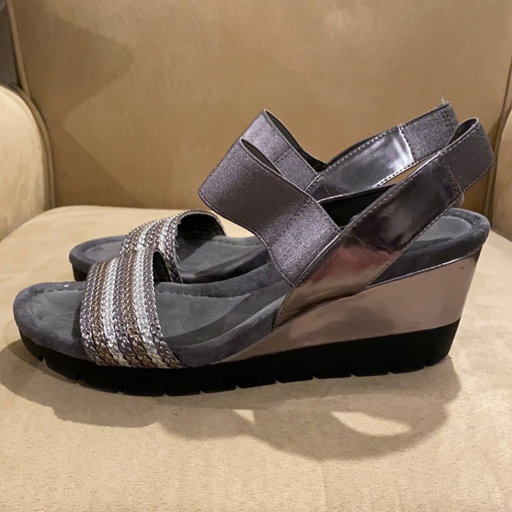 Pewter Sandals, size 9B